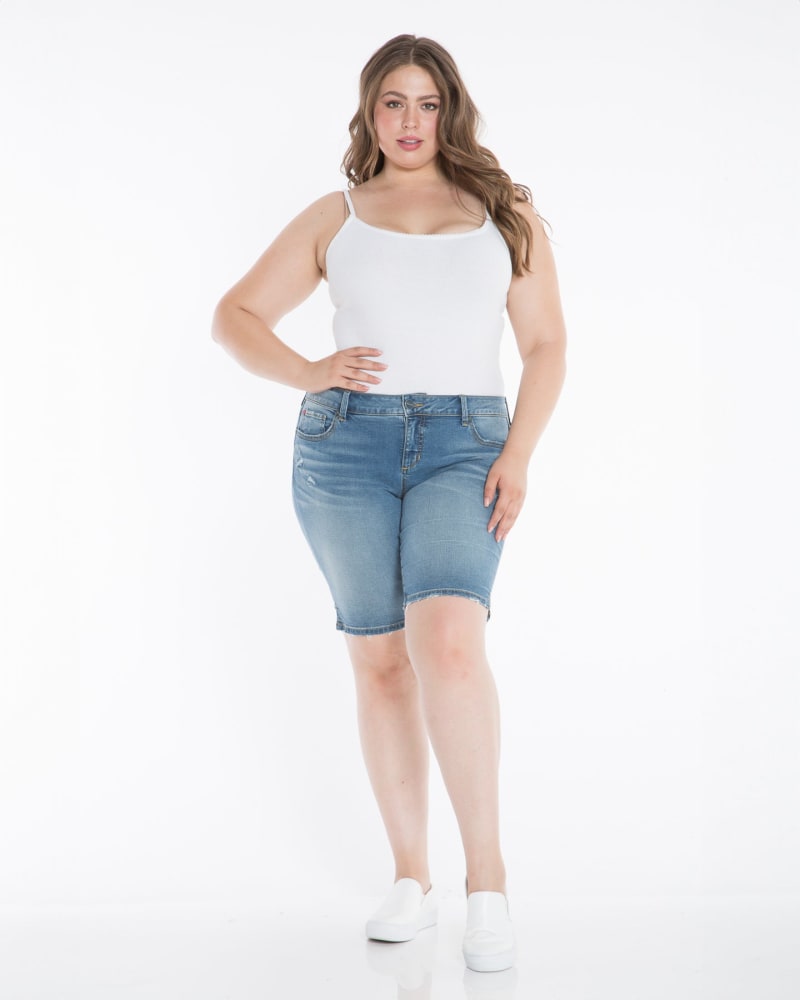 Front of a model wearing a size 14 Lucy Bermuda Short in AMARA by Slink Jeans. | dia_product_style_image_id:312027